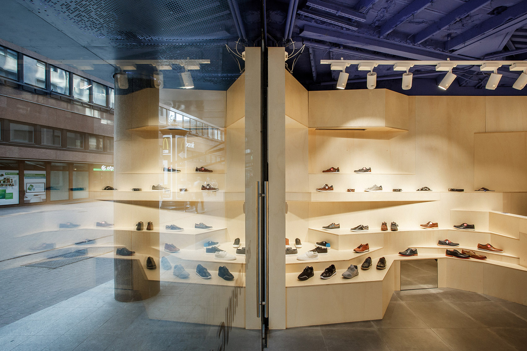 立體風(fēng)鞋店辦公室裝修設(shè)計(jì)-第4張圖片-上海古都建筑設(shè)計(jì)集團(tuán) 立體風(fēng)鞋店辦公室裝修設(shè)計(jì)-第4張圖片-上海古都建筑設(shè)計(jì)集團(tuán)