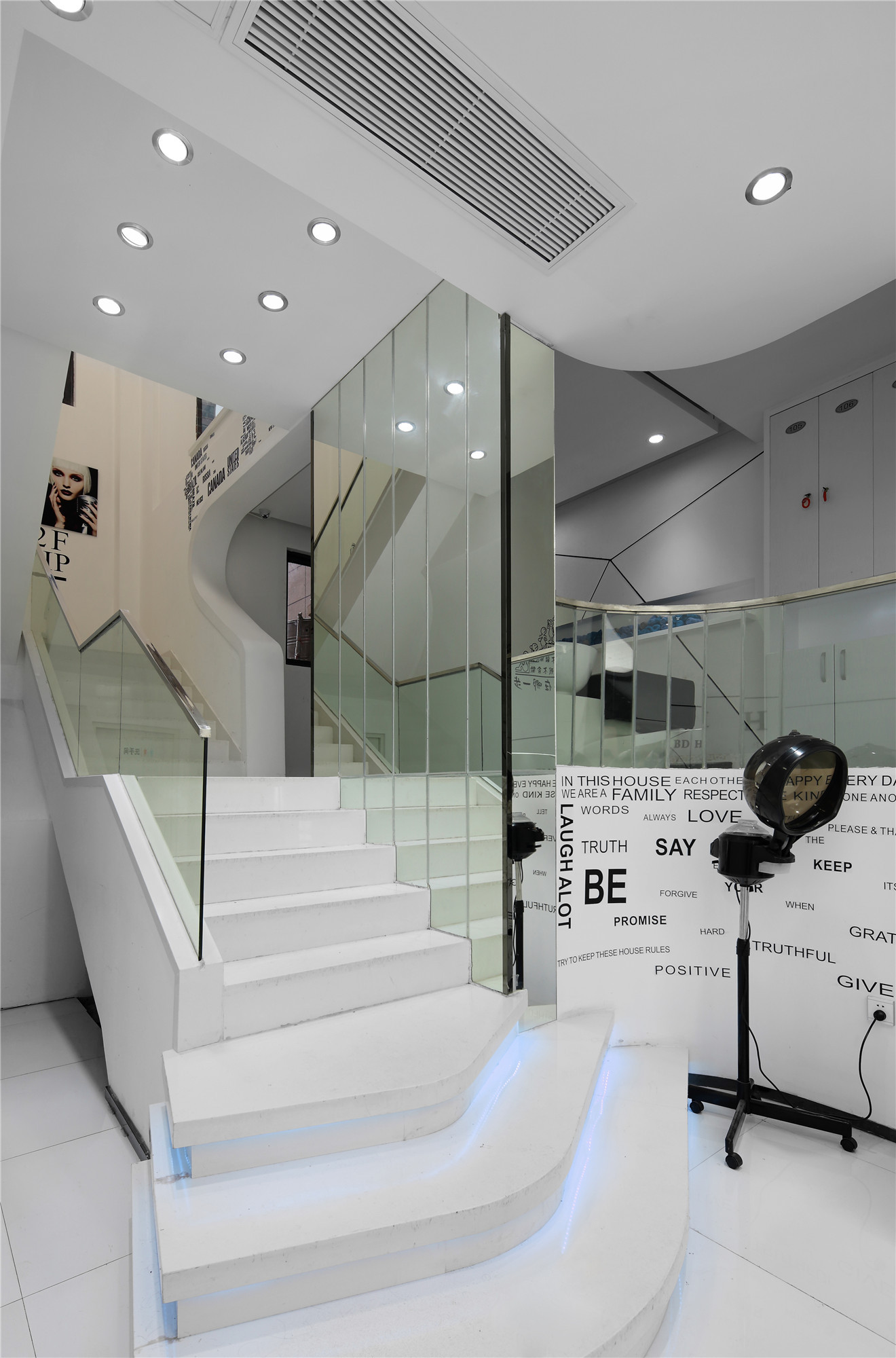 簡(jiǎn)約理發(fā)店裝修設(shè)計(jì)效果圖-第3張圖片-上海古都建筑設(shè)計(jì)集團(tuán) 簡(jiǎn)約理發(fā)店裝修設(shè)計(jì)效果圖-第3張圖片-上海古都建筑設(shè)計(jì)集團(tuán)