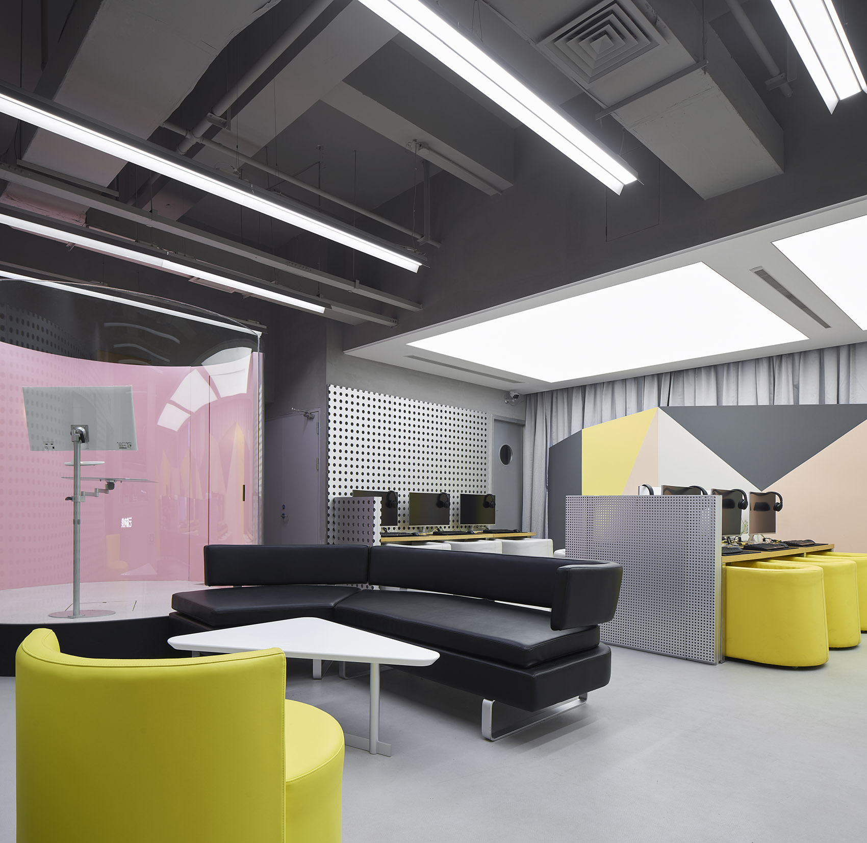 簡約時尚風格網吧裝修設計-第4張圖片-上海古都建筑設計集團 簡約時尚風格網吧裝修設計-第4張圖片-上海古都建筑設計集團