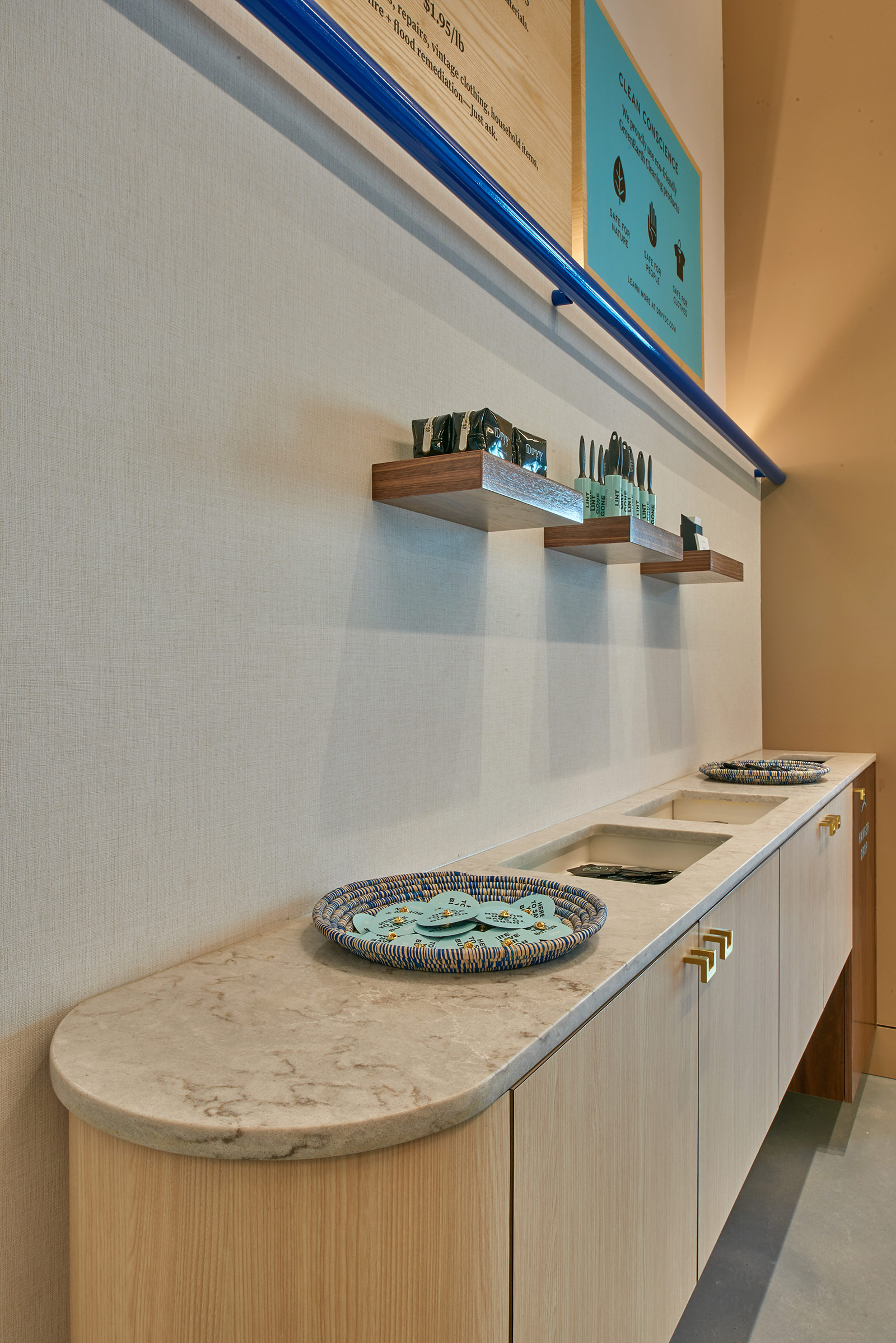 清新簡約干洗店裝修設計-第4張圖片-上海古都建筑設計集團 清新簡約干洗店裝修設計-第4張圖片-上海古都建筑設計集團