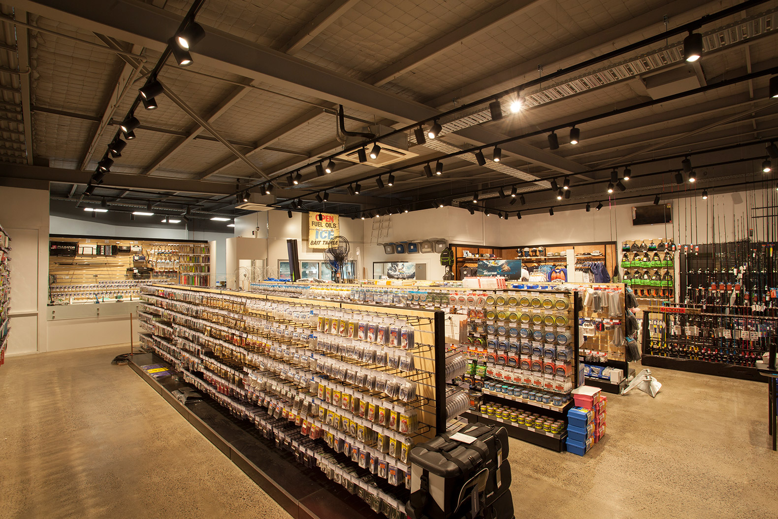 原木工業(yè)風漁具店裝修設(shè)計-第1張圖片-上海古都建筑設(shè)計集團 原木工業(yè)風漁具店裝修設(shè)計-第1張圖片-上海古都建筑設(shè)計集團