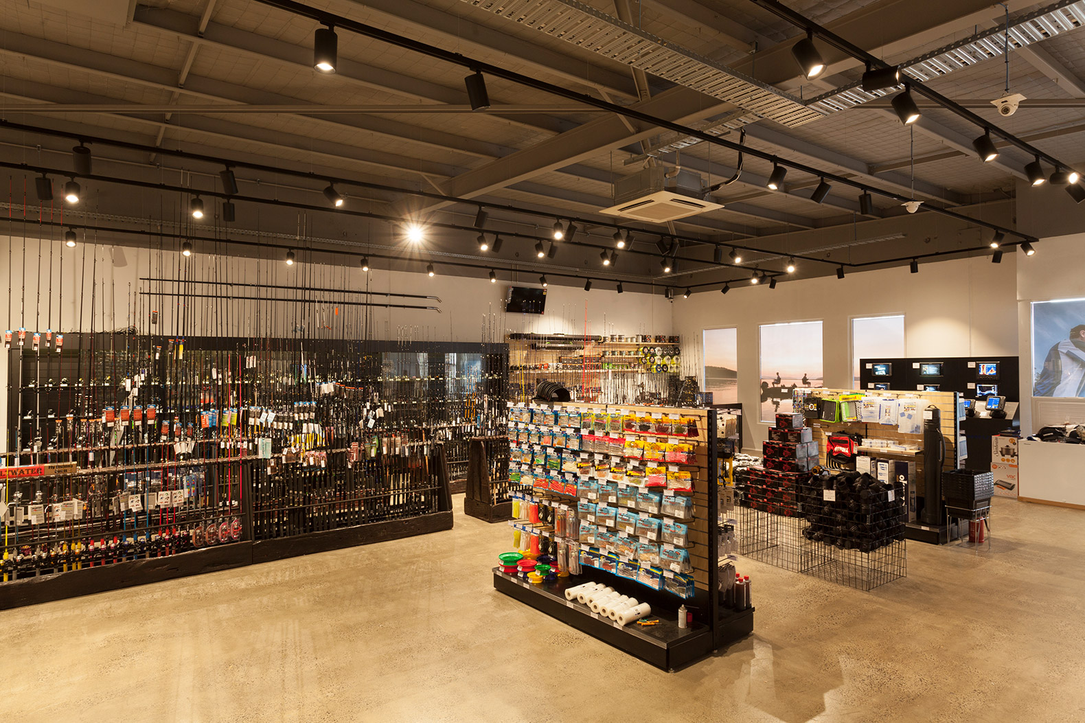 原木工業(yè)風漁具店裝修設(shè)計-第2張圖片-上海古都建筑設(shè)計集團 原木工業(yè)風漁具店裝修設(shè)計-第2張圖片-上海古都建筑設(shè)計集團